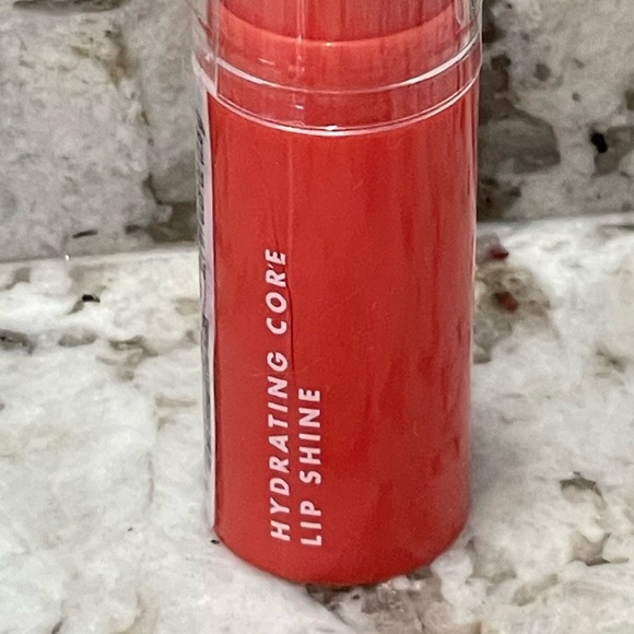 🌶5/$16 ELF Hydrating core lip shine in giddy NWT - Picture 3 of 3